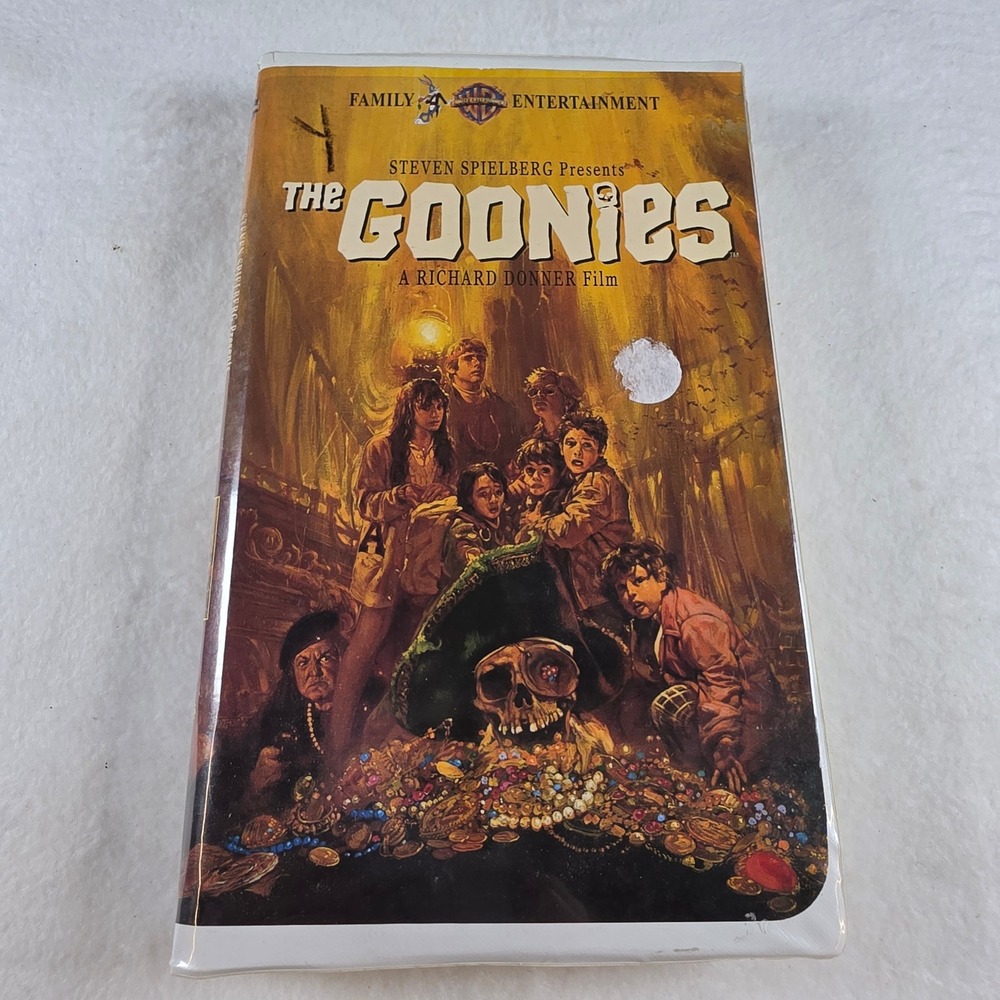 The Goonies VHS 1994 Warner Home Video Clamshell Steven Spielberg Richard Donner